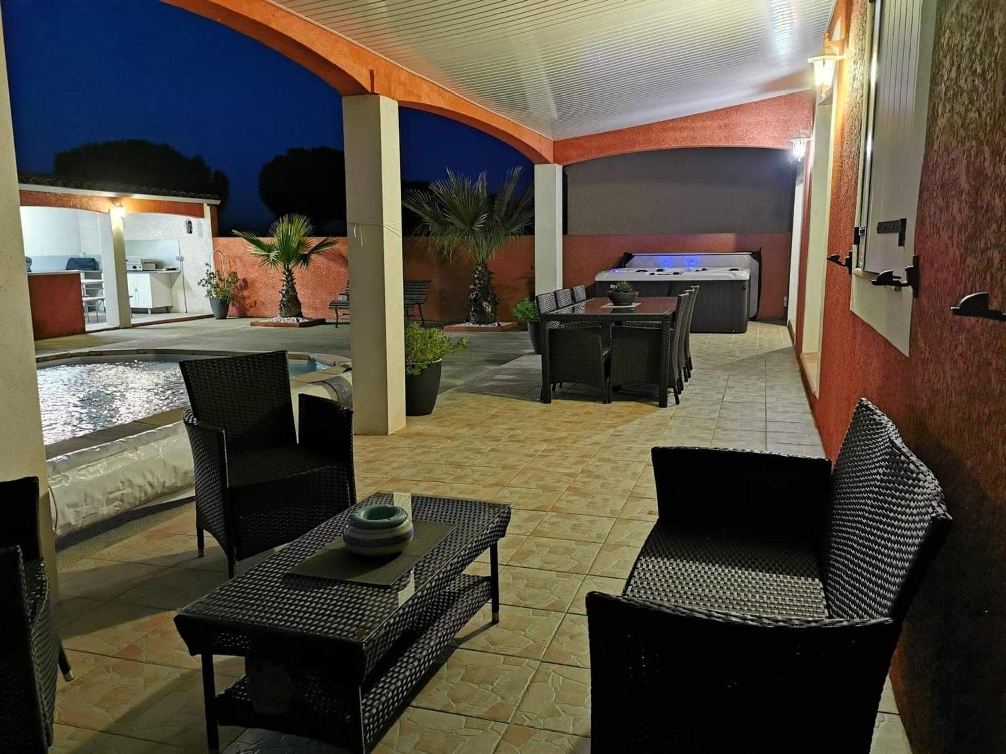 Villa Elegante A Carcassonne Avec Jardin Et Jacuzzi エクステリア 写真