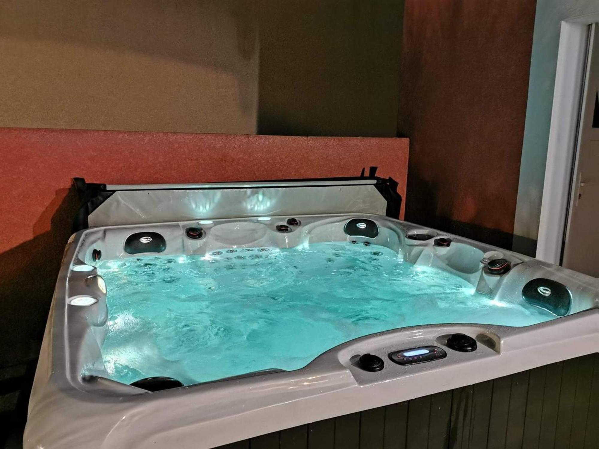 Villa Elegante A Carcassonne Avec Jardin Et Jacuzzi エクステリア 写真