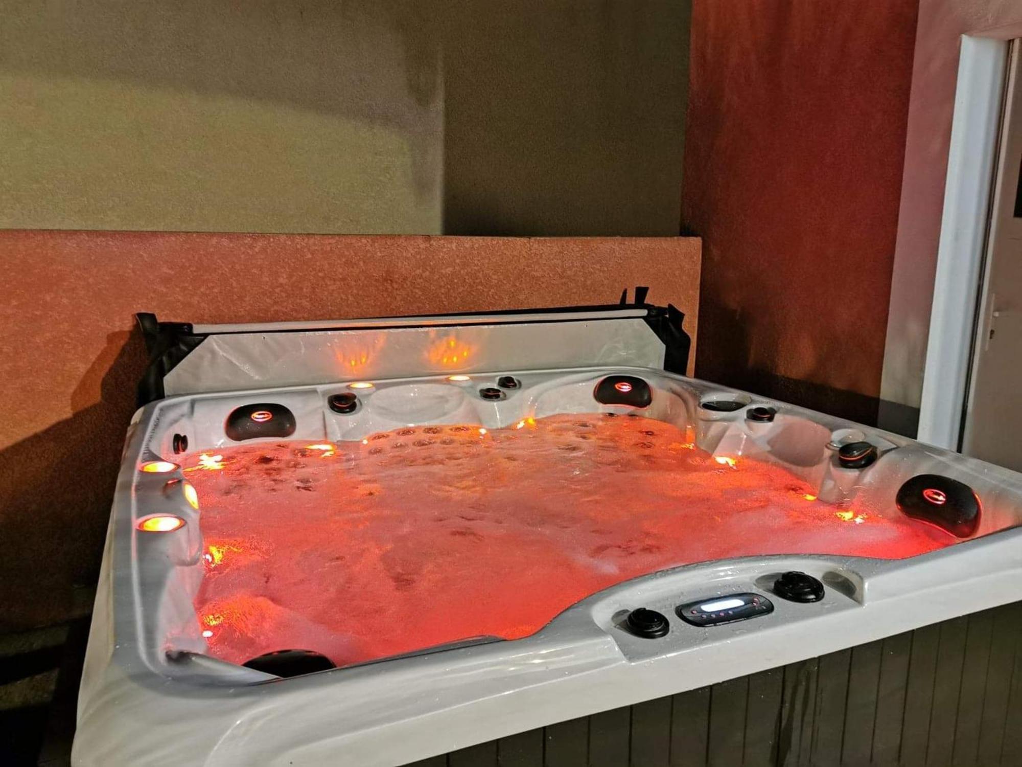 Villa Elegante A Carcassonne Avec Jardin Et Jacuzzi エクステリア 写真